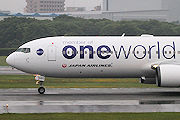 鶴丸塗装 member of oneworld JAL（日本航空） B767-300 JA8980