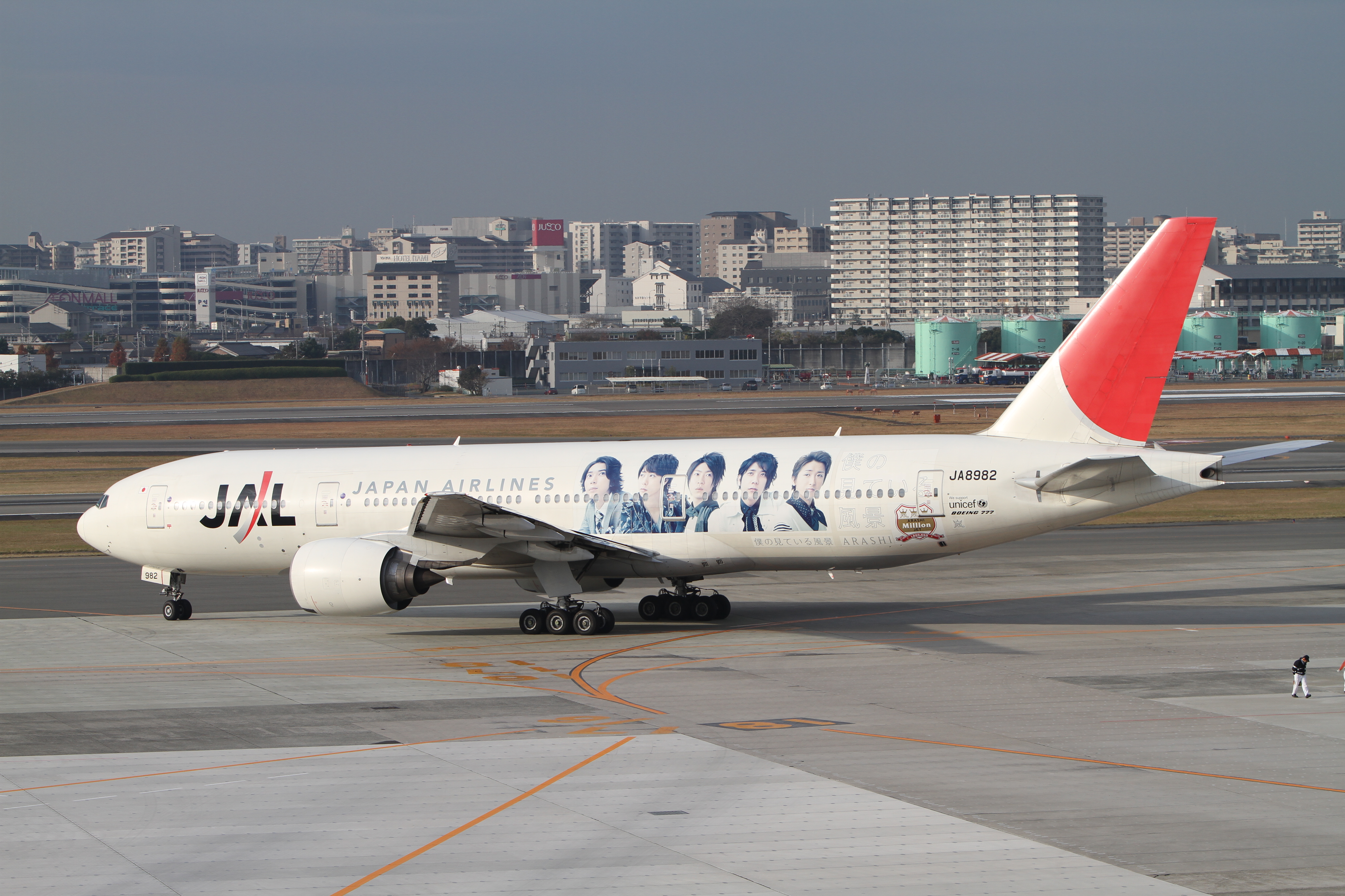 嵐ジェット（1号機） Million JAL（日本航空） B777-200 JA8982