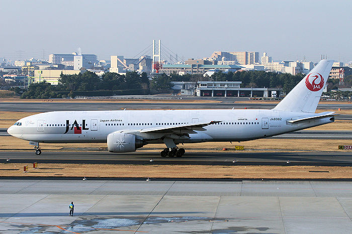 旧鶴丸塗装 JAL（日本航空） B777-200 JA8982
