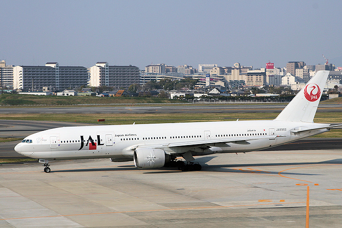 ベガ JAL（日本航空） B777-200 JA8982