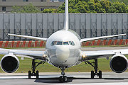 旧塗装機体に新塗装レドーム JAL(日本航空) B767-300 JA8268
