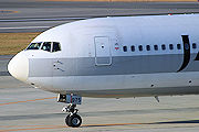 旧塗装機体に新塗装レドーム JAL(日本航空) B767-300 JA8975
