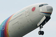レインボーセブン機体にJAL塗装レドーム JAL(日本航空) B777-200 JA009D
